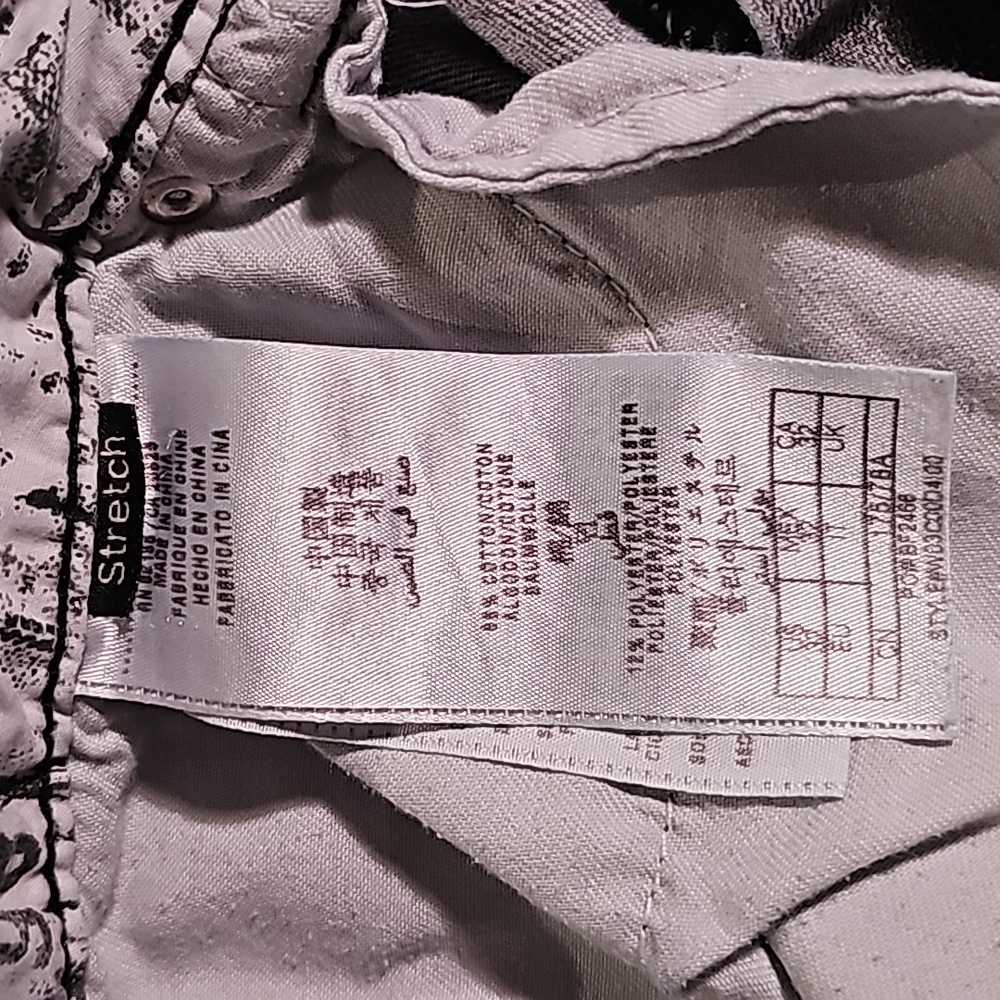 Woman's Guess Jeans, size 32, gray - Picture 8 of 11